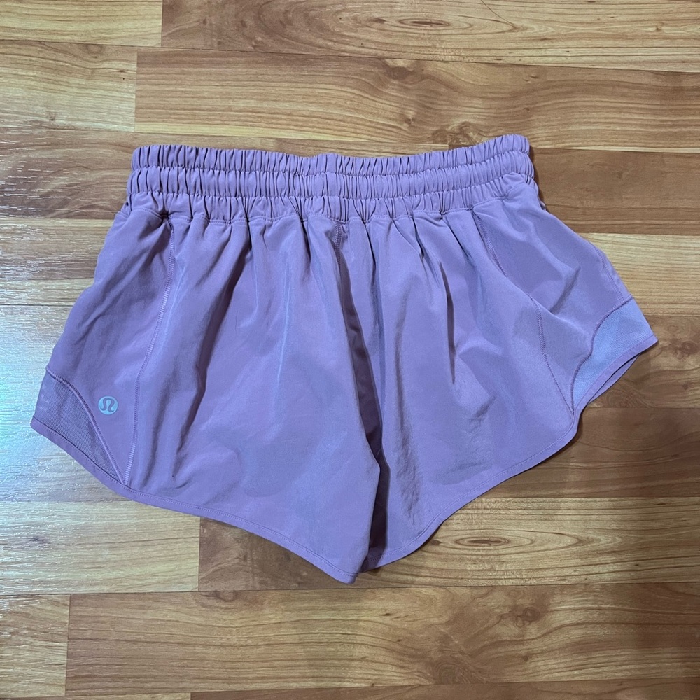 Lululemon hotty hot shorts - dusty pink